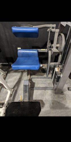 Lower back Nautilus machine .. Excellent