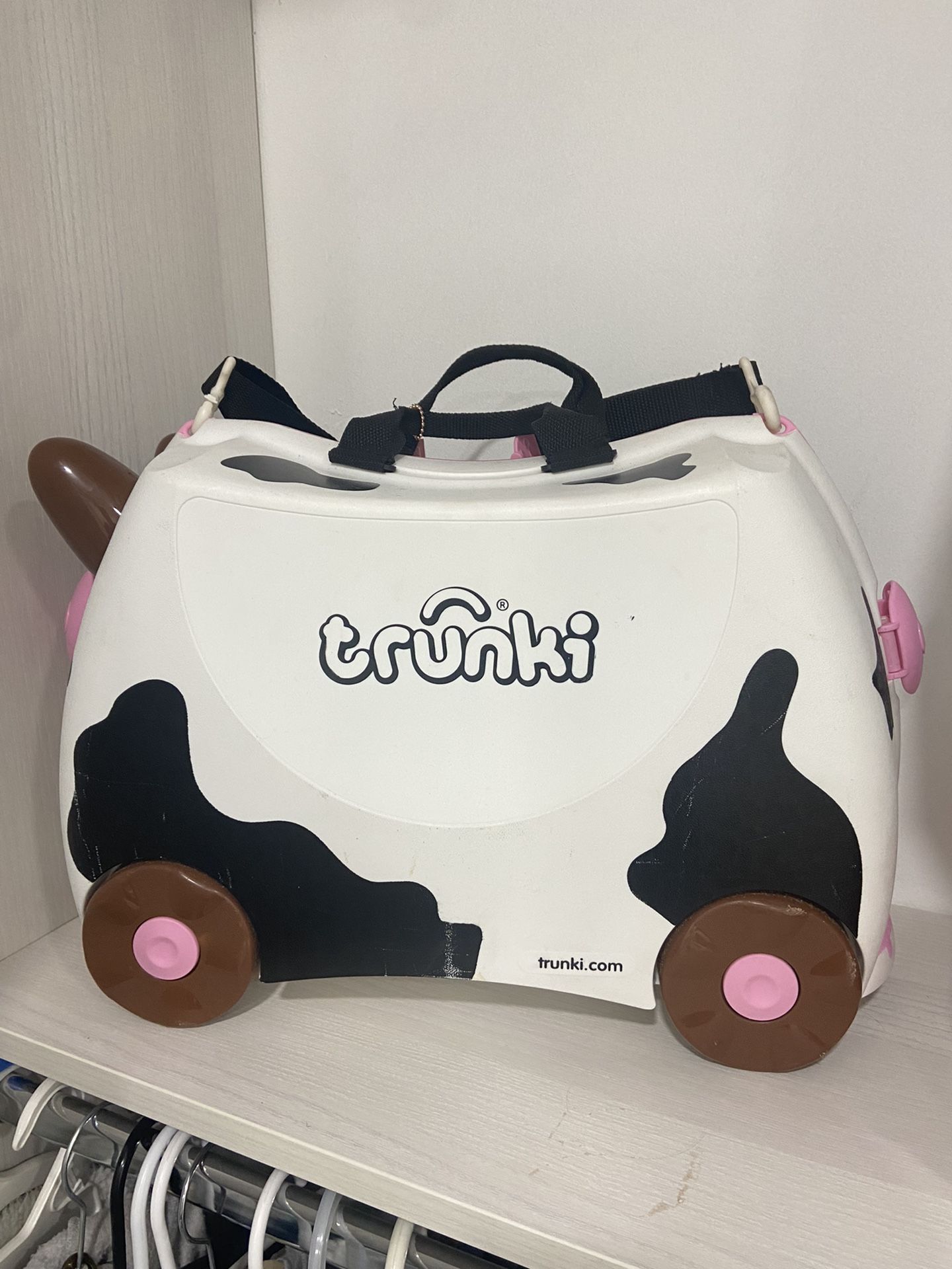 Trunki Frieda The Cow ride-on suitcase for children