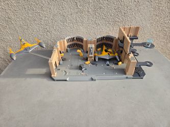 Star Wars Action Fleet Naboo Hangar Final Combat Playset & Naboo Starfighter.