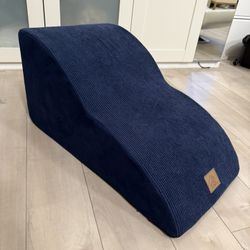 Dog Stairs Cat Stairs (almost new) & Dog Bed