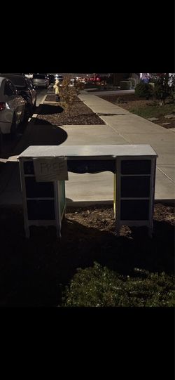 Free desk good wood and can be restored FREE!!!! My lost is your gain DESK, LOCATED IN MERCED