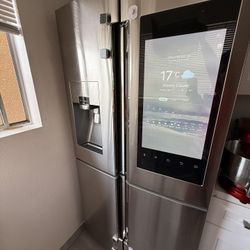 Samsung - Family Hub 27.9 Cu. Ft. 4-Door Flex Smart French Door Refrigerator - Stainless Steel 