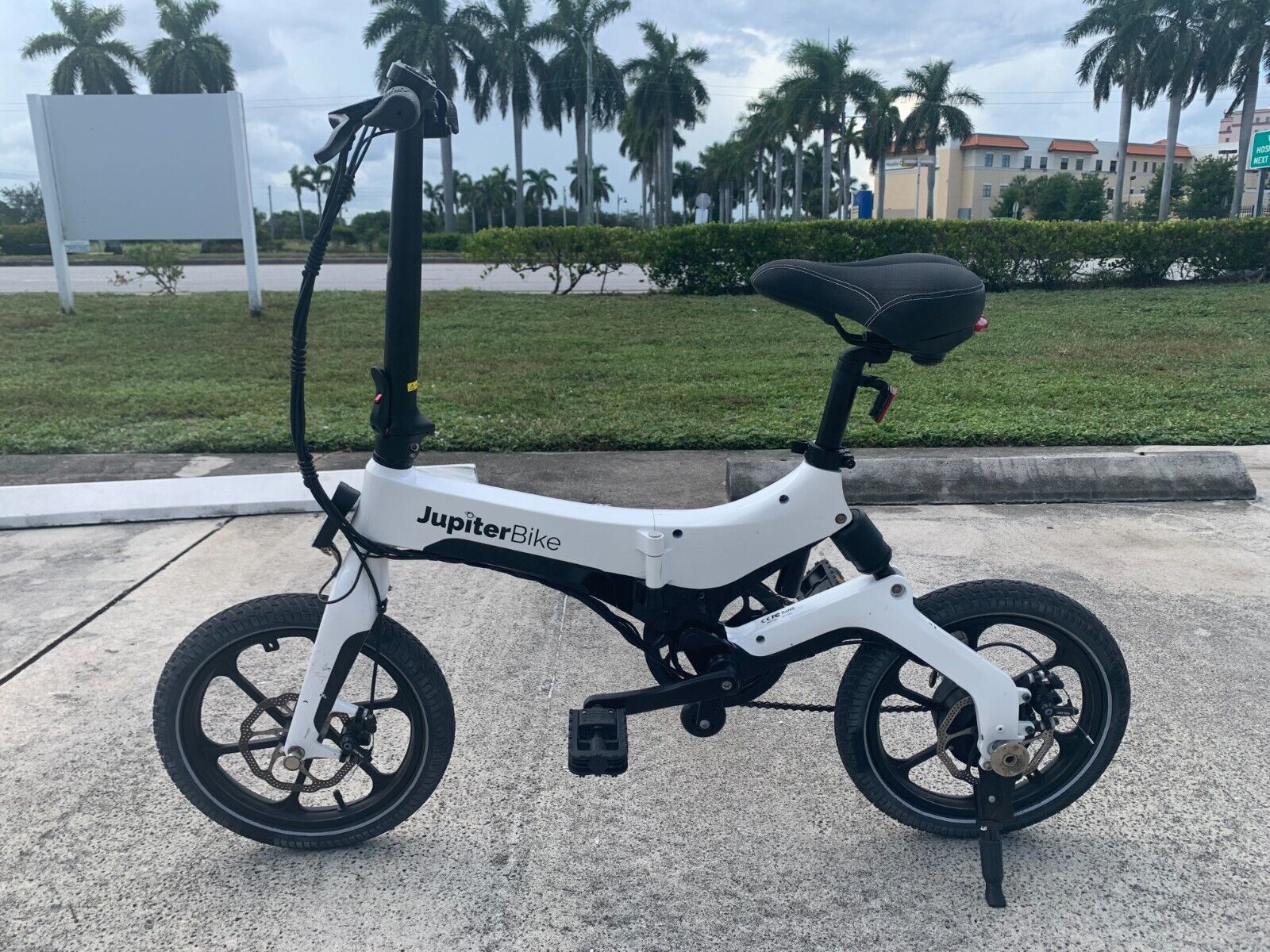 White Ebike E-bike Electric Bike Folding Jupiter Discovery X7 LCD lights