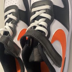NIKE SIZE 2Y