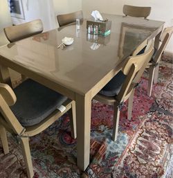 Modern Dining Table Set with 6 Chairs – Excellent Condition living space brand