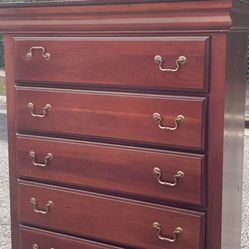 Solid Wood Tall Chest With Big Drawers. Drawers Sliding Smoothly. Delivery Available 