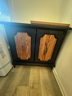 Wine cabinet