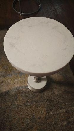 Accent table