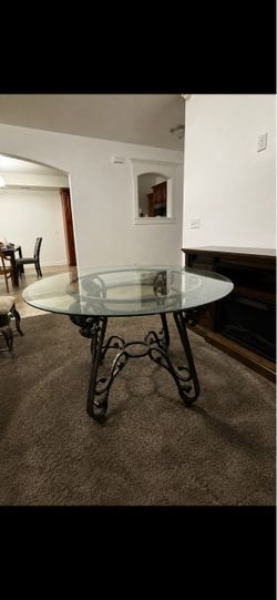Round Glass Table Set w/4 chairs