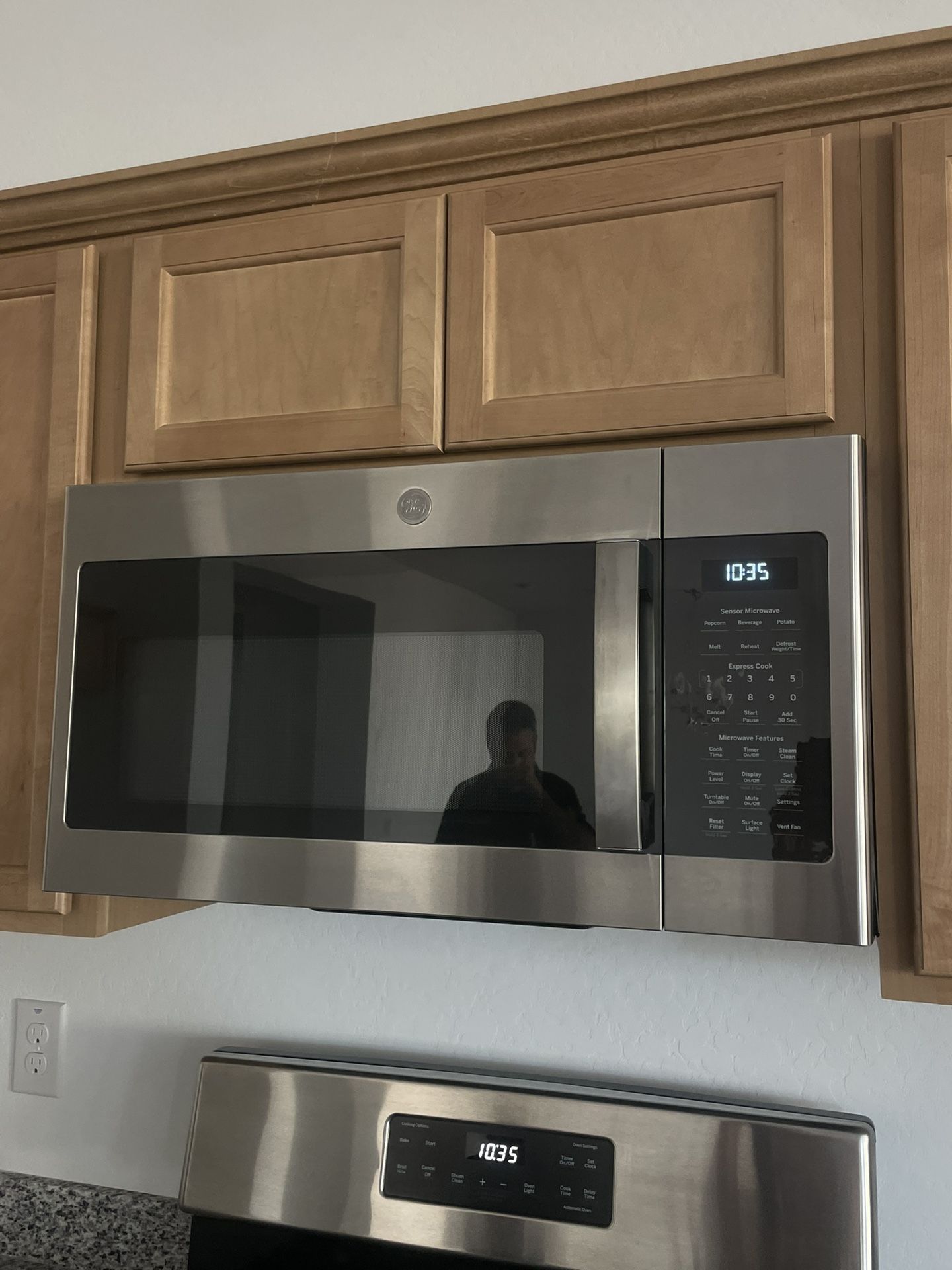 Brand New GE Microwave With Vent