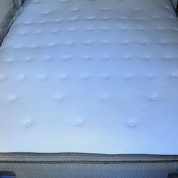 Sealy Posturepedic Knotty Pines Plush Euro Pillowtop Mattress Queen Size