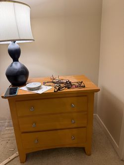 Nightstand with 2 drawers
