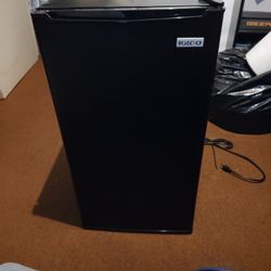 IGLOO Fridge