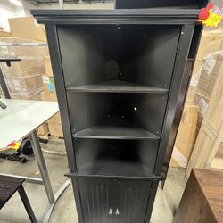 Black Corner Bookshelf / Estantería de esquina negra