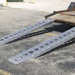 Brand new 10’ trailer ramps Aluminum