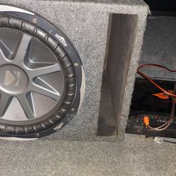 12 subwoofer Kicker Compvx  con Amplificador 