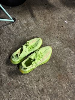 Yeezy 350boost color glow