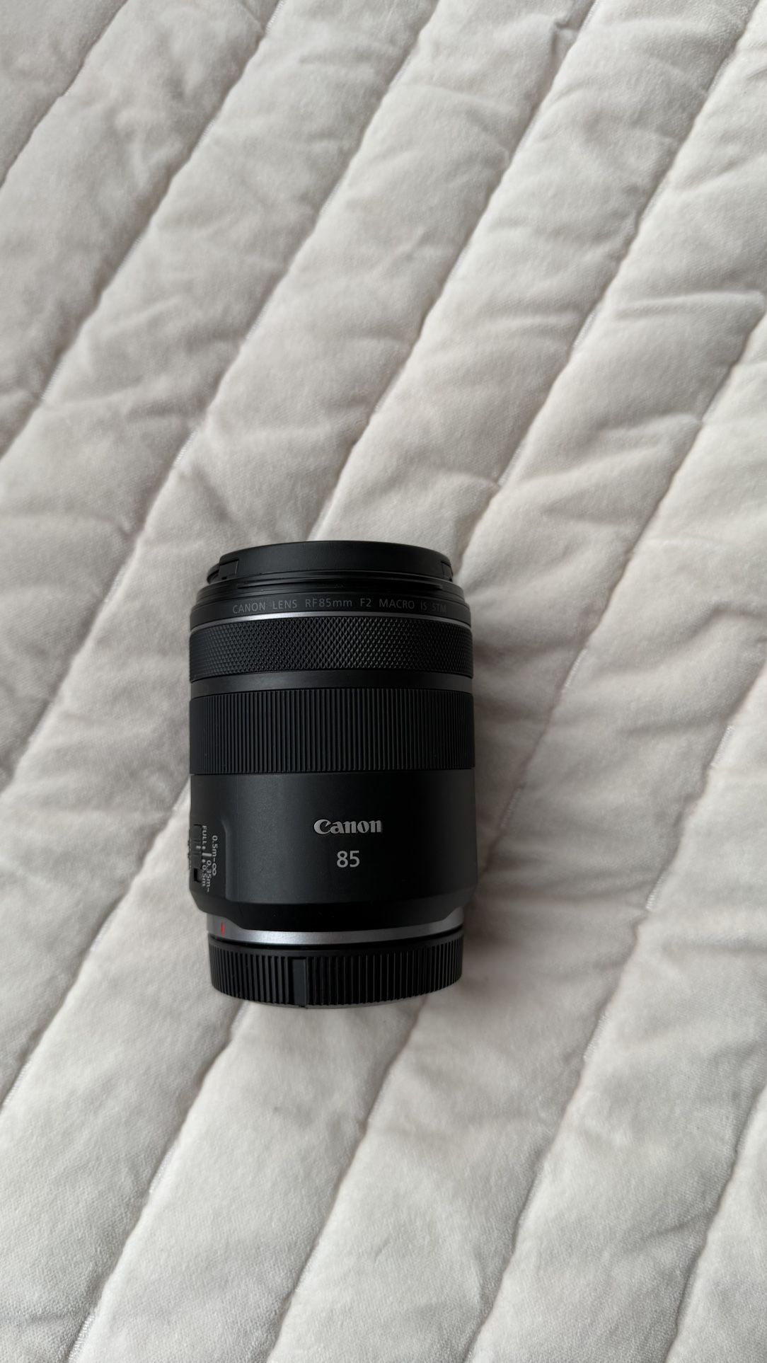 Canon RF 85mm F2