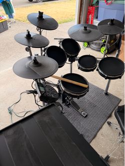 Alesis Surge Mesh Kit electronic drum set