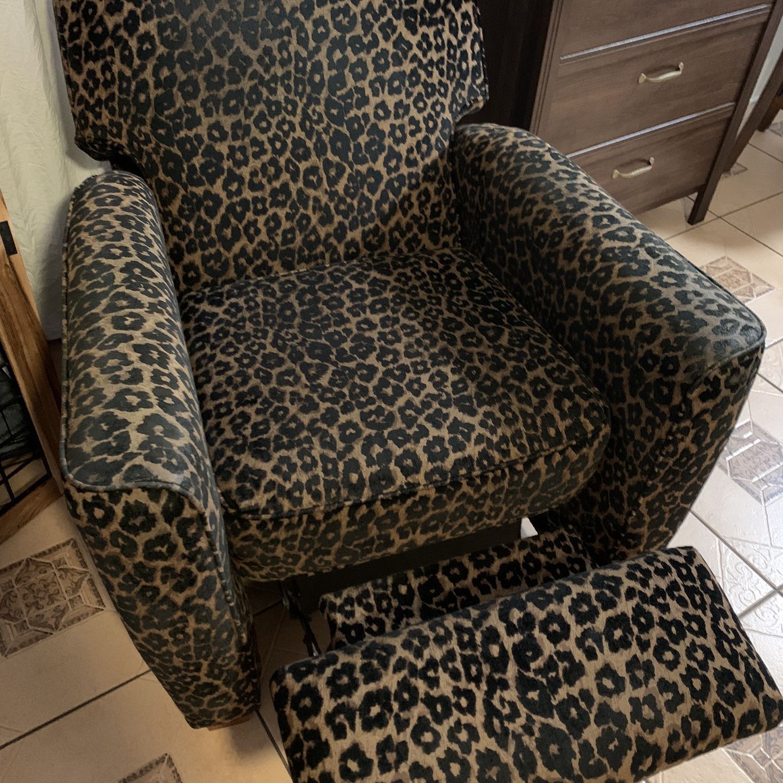 Leopard Print Recliner for Sale in Inglewood CA OfferUp