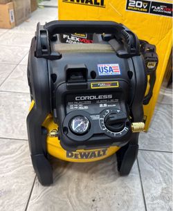 DEWALT 2.5 Gal. 140 psi Portable Electric Pancake Air Compressor
