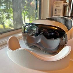 Apple Vision Pro•1TB•16GB ram  NEW Open Box 