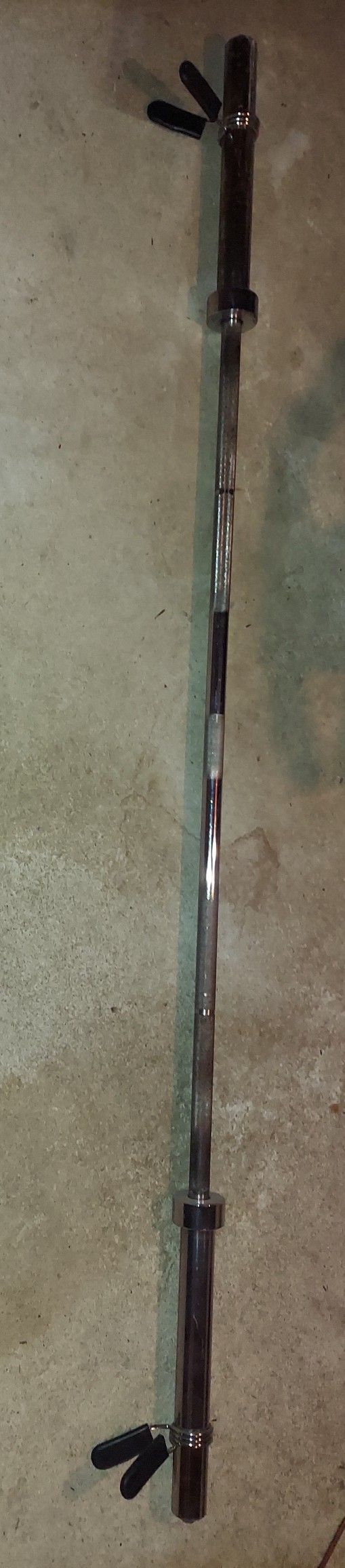7ft 40 lb Olympic weight bar w/ clips