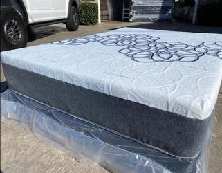 Queen Bamboo Hybrid Cool Gel Memory Foam Mattress!!