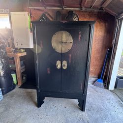 China Hutch / Cabinet