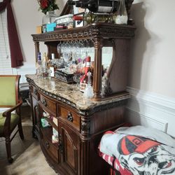 Dinning set w/lighted bar/hutch