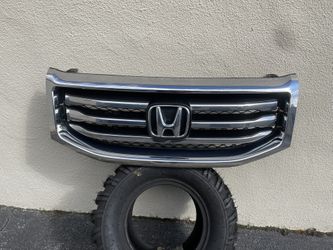 2011 Honda Pilot Front Grille – OEM Chrome w/ Emblem