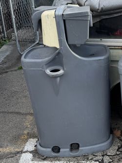 Portable dual hand washing station. works