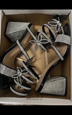 Butterfly heels, wrap around legs
