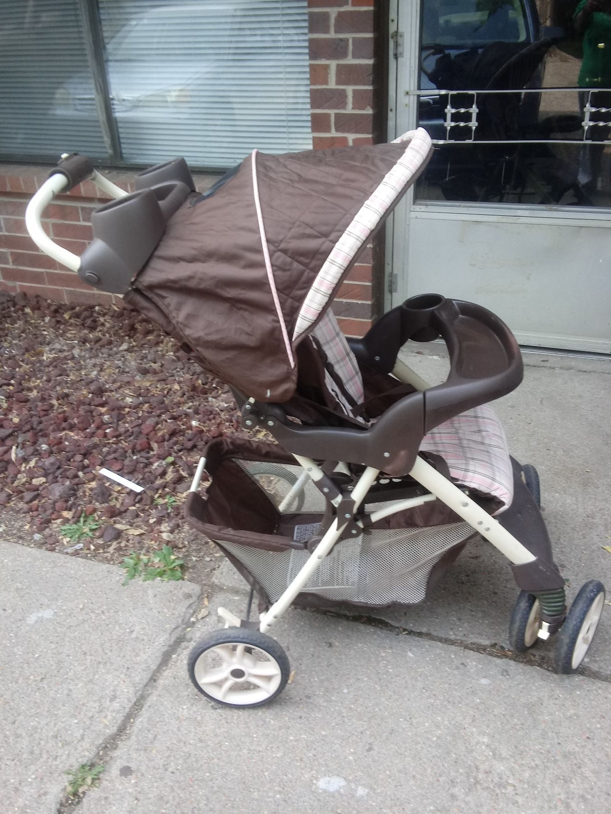 Selling a nice Graco stroller