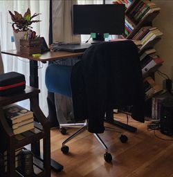 Motirized Standing Desk with Chair