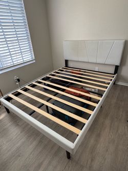 Queen size Bedframe