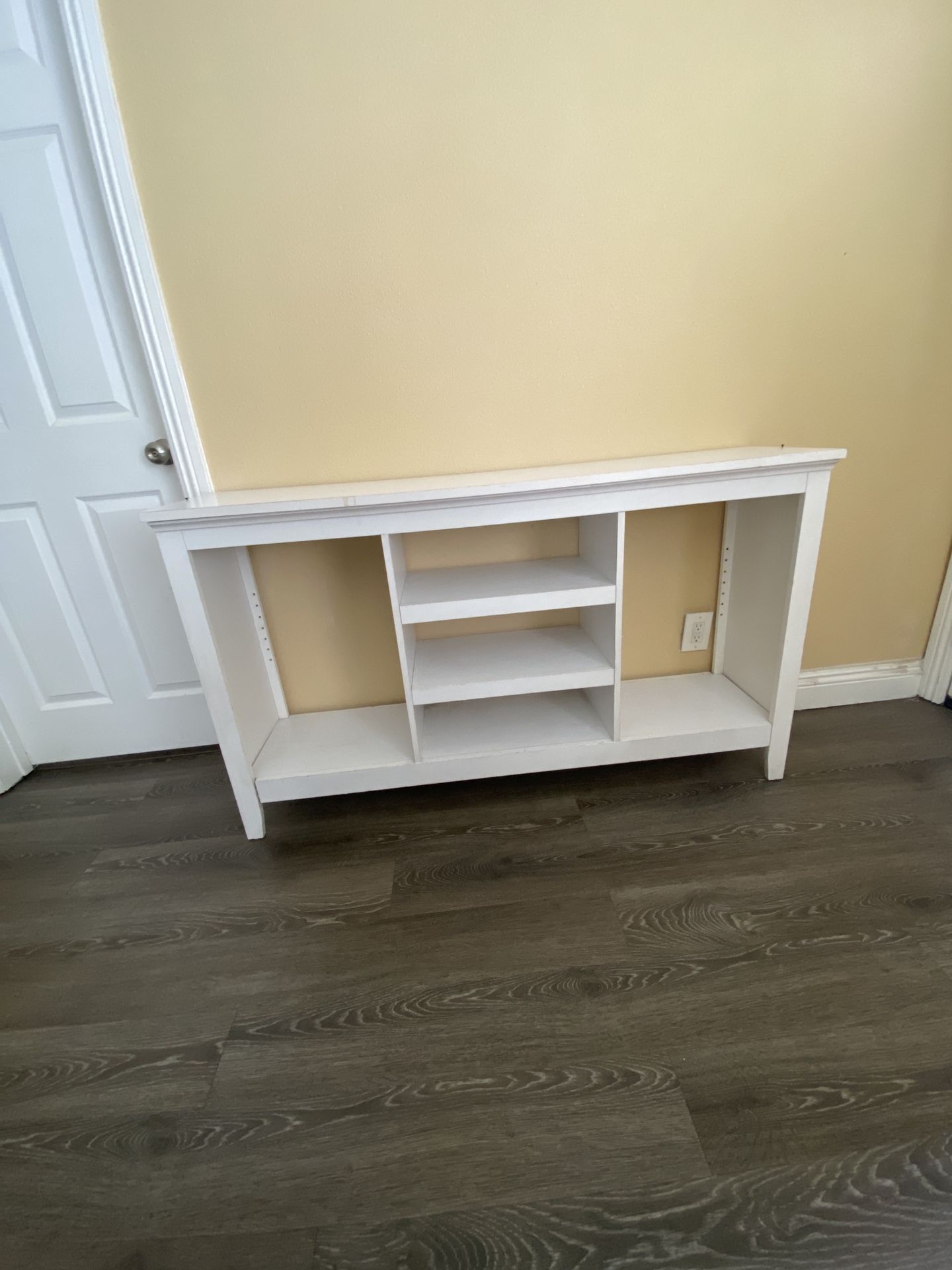 Bookcase With Adjustable Shelves 