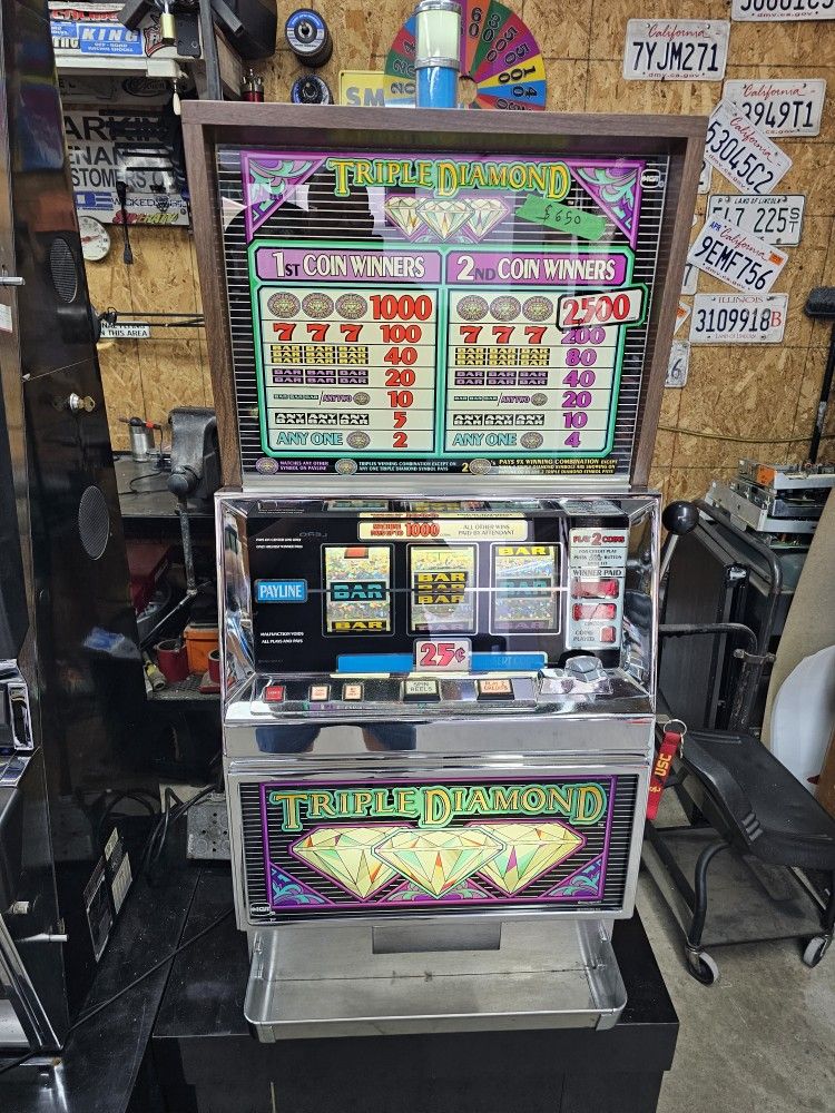 IGT SLOT MACHINE (TRIPLE DIAMOND)