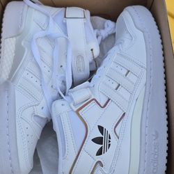 New Big Boy Adidas  Shoes  Size  3.5