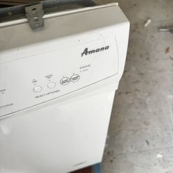 Amana Stove Range & Dishwasher Set.