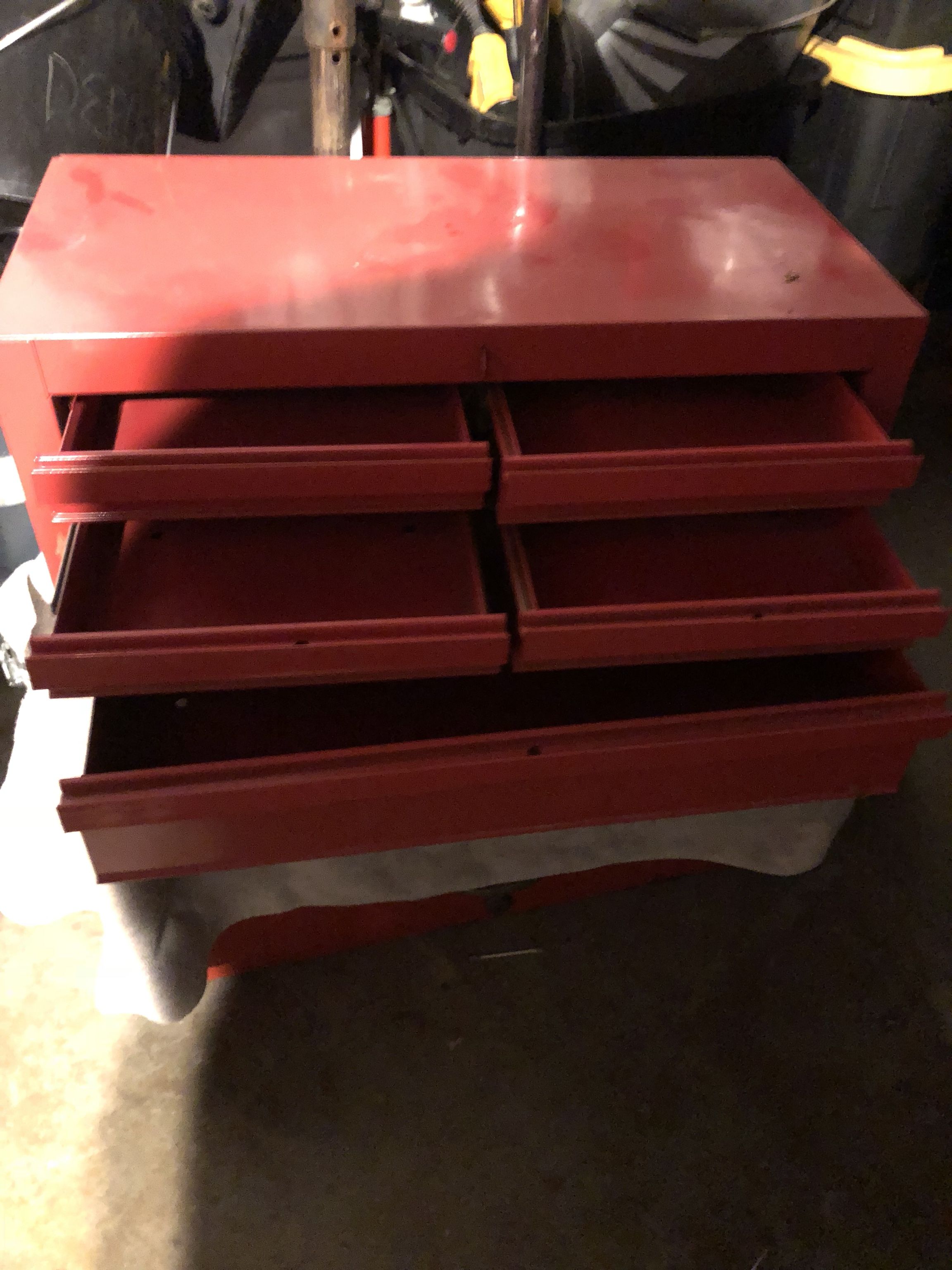 5 Drawer Tool Box In Good Condition