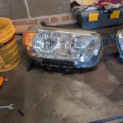 2011 Toyota 4 Runner Headlights 