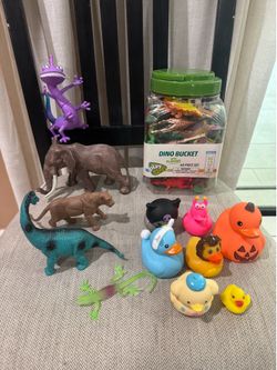 Kids toys dinosaur and plastic animals - free
