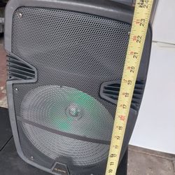 IQ SOUND 8" BLUETOOTH RECHARGABLE SPEAKER IN EXCELLENT CONDITION 