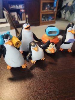2010 DreamWorks Penguins animated movie figure lot