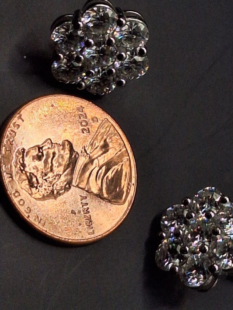 13mm Floral Diamond Earings