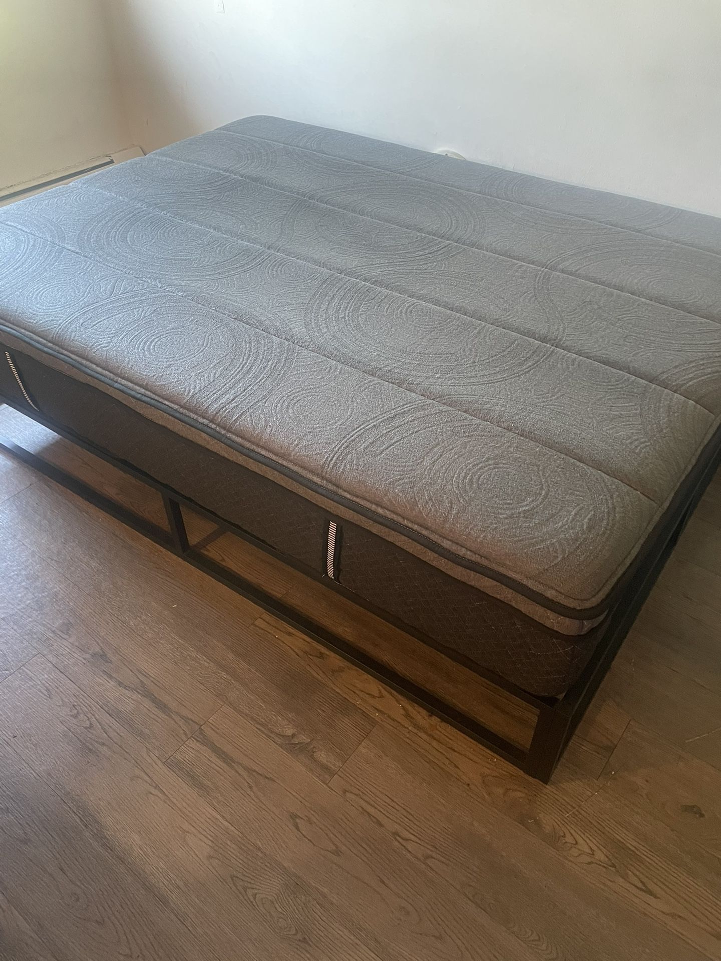 Grey Euro Hydrid Queen Mattress And Bedframe