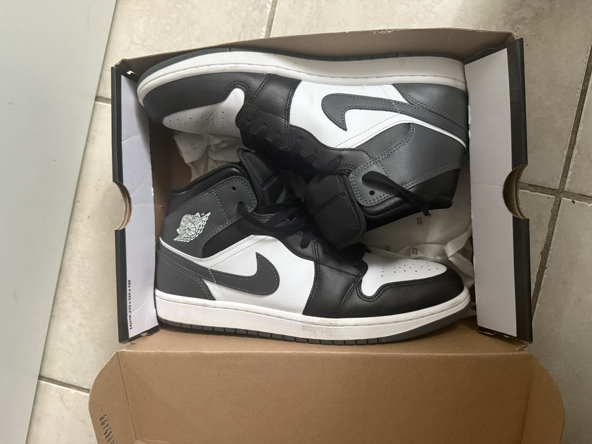 AIR JORDAN 1 MID BLACK/IRON GREY-WHITE