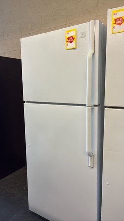 Nice like new GE refrigerator