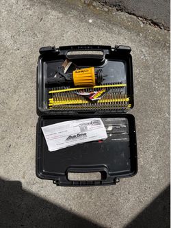 Quik Drive Auto-Feed Screw System with Case and Screws